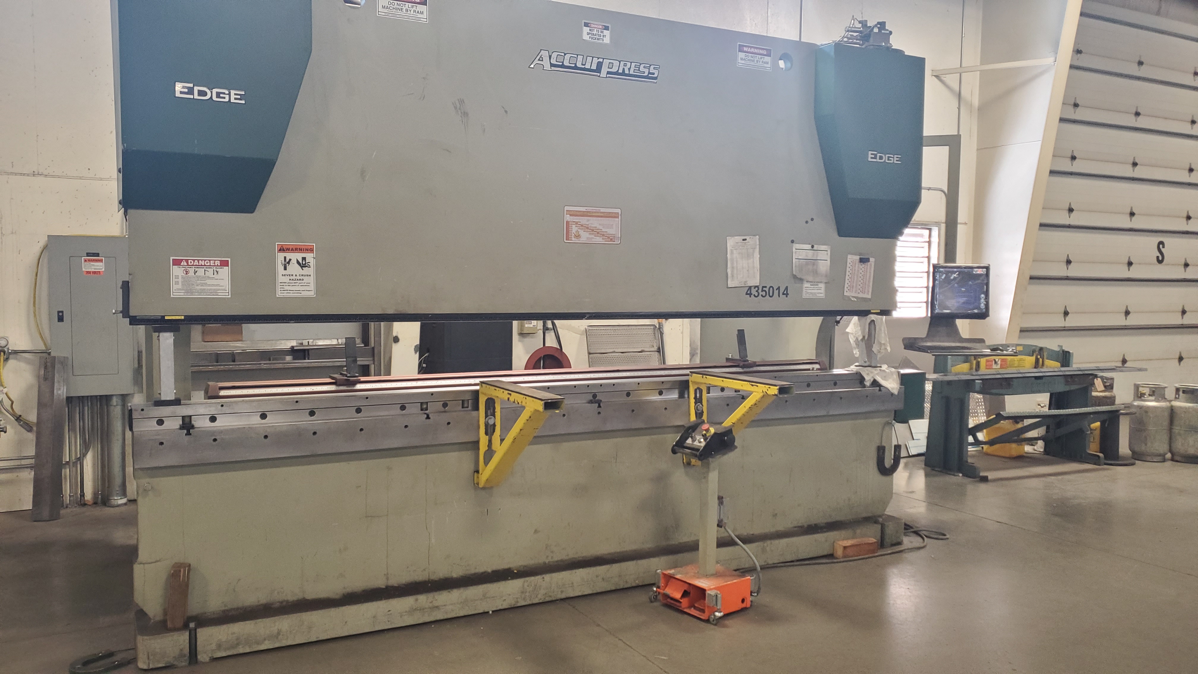 H3 2009 Wardjet ZX-813 WR-XL Waterjet Cutting System (#2001)
